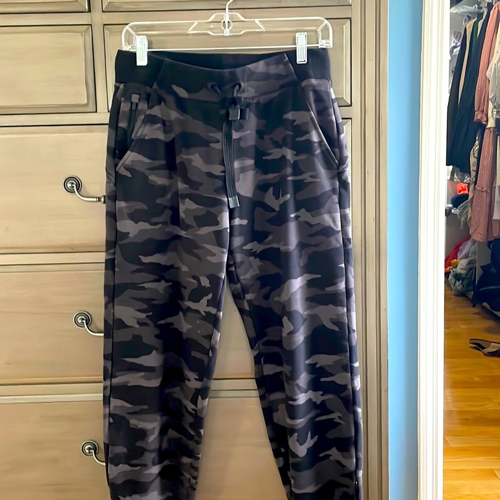 Athleta camo joggers